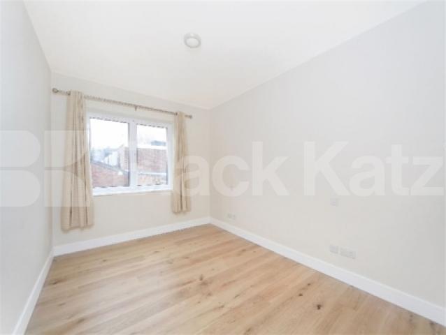			LET, 2 Bedroom, 1 bath, 1 reception Flat			 Sutton Court Road, Chiswick